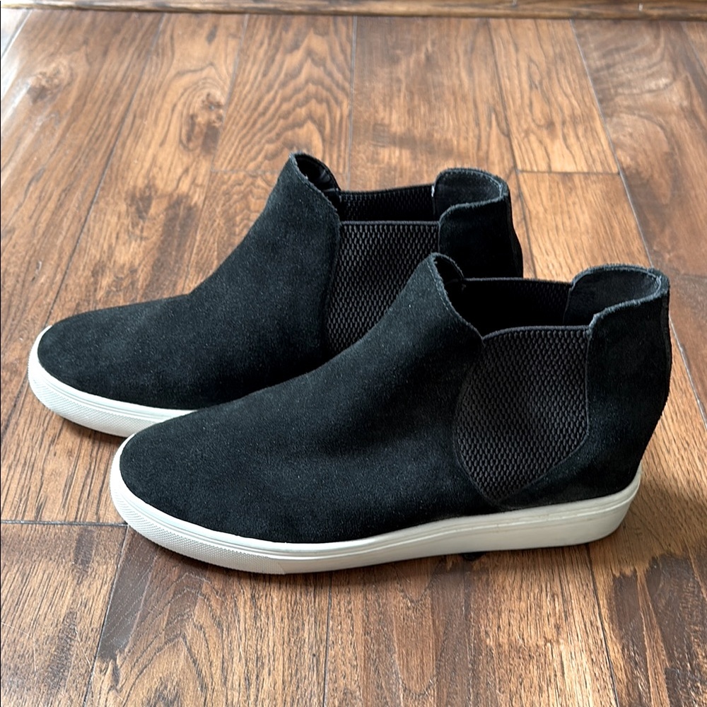 Steve Madden Women’s Black Suede Sneakers Size 10